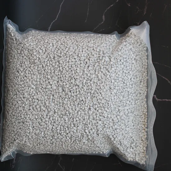 Plastic Masterbatch Desiccant Masterbatch Defoaming Agent Recycled Plastic Raw Materials 