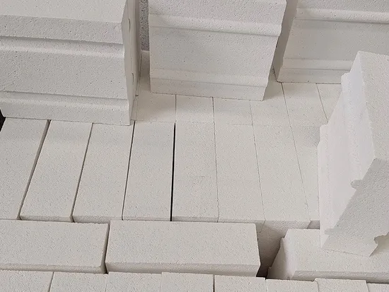 Lightweight Fire Clay Purity Al203 Bubble Bottom Pouring Silica Ceramic Porous Aluminium Corundum Insulation High Temperature Insulating Bricks for Linings